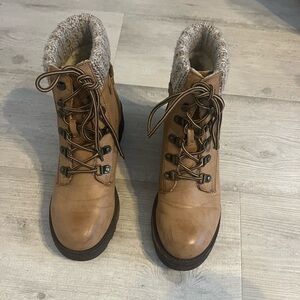 Atmosphere womens fuzzy lined tan lace up boot worn only once